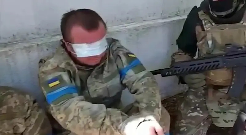 Украинские боевики продолжают массово сдаваться в плен в Курской области и на островах Днепра