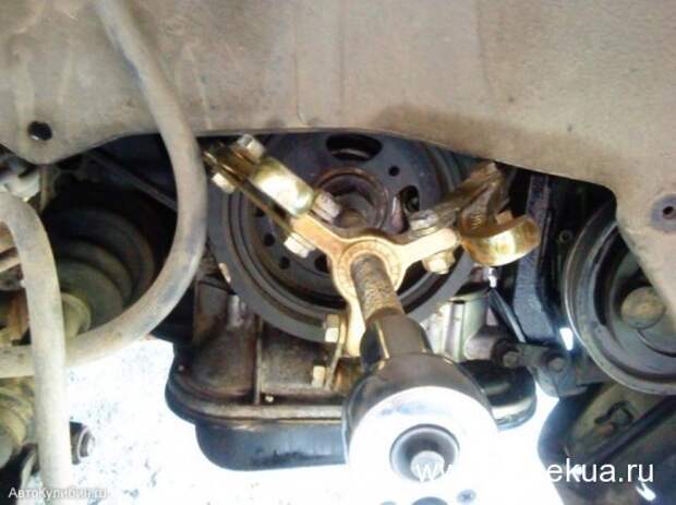 Как поменять сальник коленвала на Nissan Liberty PM12 Как поменять сальник коленвала на Nissan Liberty PM12