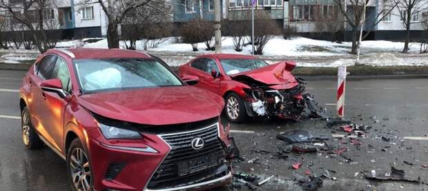 Вот, что будет если отвлечься за РУЛЕМ на СМС ! Производители Lexus решили продемонстрировать это!