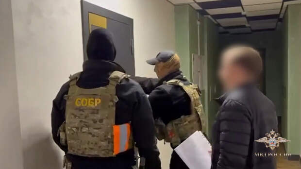 В Барнауле задержали трех жителей, отмывающих для мошенников деньги с "безопасных счетов"