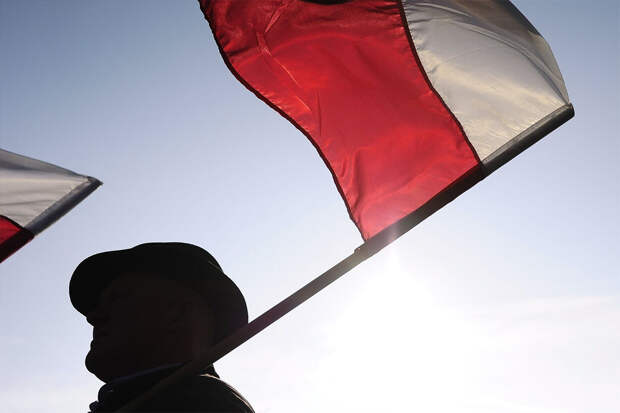 Польша закрыла два аэропорта и подняла в воздух истребители