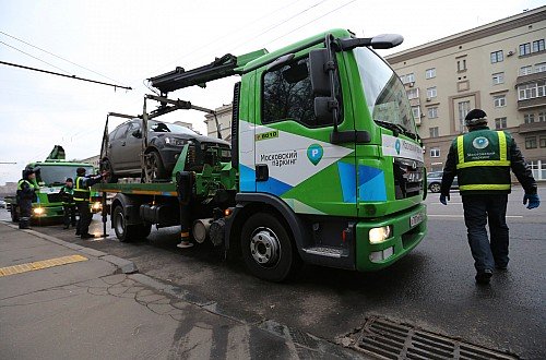 Эвакуация автомобилей, припаркованных в неположенном месте
