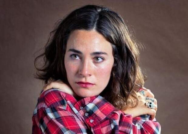 Женщины в одежде своих бывших — необычный фотопроект Карлы Ричмонд