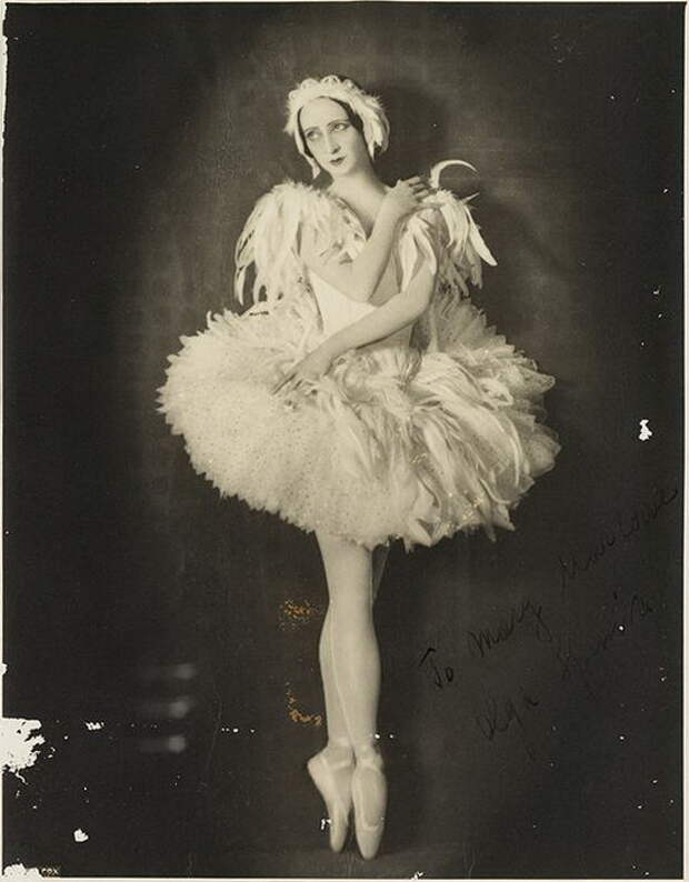 Ольга Спесивцева в балете *Умирающий лебедь*. Фото сделано в 1934 году.