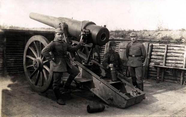 Орудие калибра 15 см производства 1890-х годов на боевой позиции (1916 год)