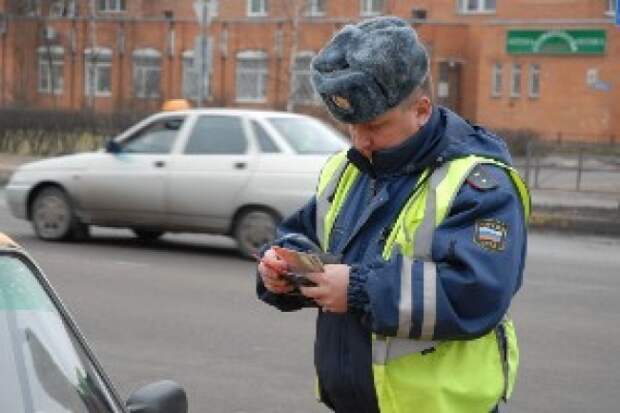 myNews-in: Водитель напал на сотрудника ДПС Архив новостей с 2001 года.