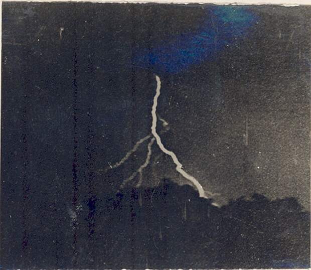 Древнейшая из известных фотографий молнии, она была сделана Уильямом Дженнингсом 2 сентября 1882 года интересно, история, факты, фото