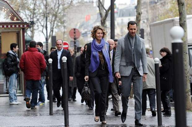 Syrian president Bashar al-Assad and his wife Asma walk in a street of Paris.jpg