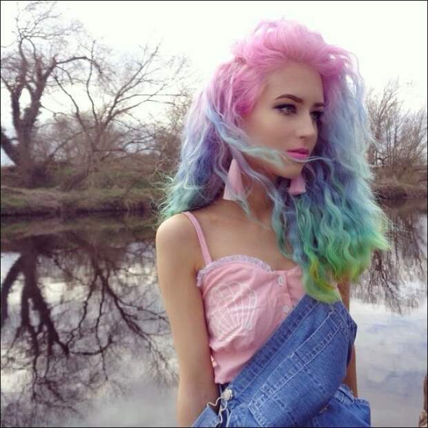 Разноцветные волосы — новый тренд женской моды (19 фото)