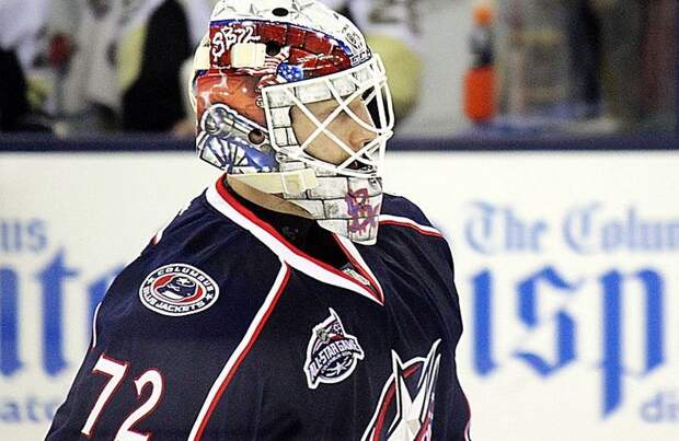 Российский вратарь Бобровский устроил драку с коллегой из США в матче НХЛ