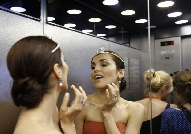 На фото: певица Сати Казанова на вечеринке в честь открытия XXVI Открытого российского кинофестиваля «Кинотавр».