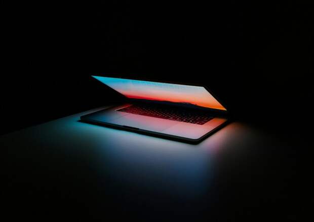 Apple выпустит MacBook с гибким дисплеем до 2026 года
