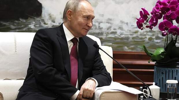 Несмотря на все обстоятельства, Владимир Путин уже давно не молодой политик, тот самый 48-летний, когда-то пришедший к власти.-3
