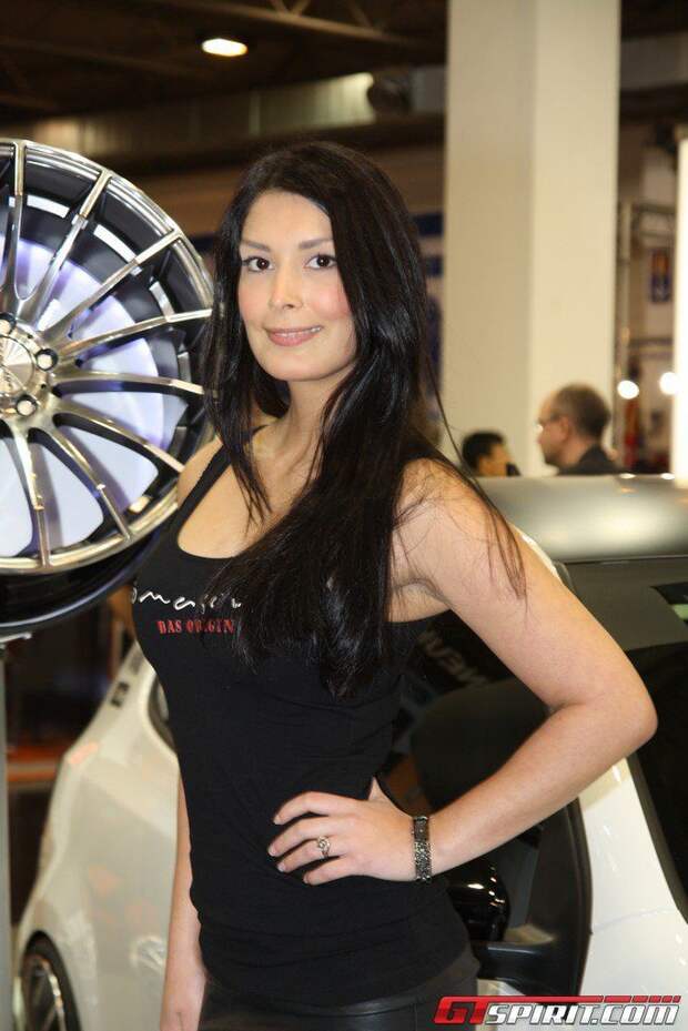 Девушки с автосалона Essen Motor Show (72 фото)