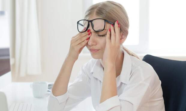 Мушки, круги, нитки перед глазами: причины их появления (некоторые очень опасны)