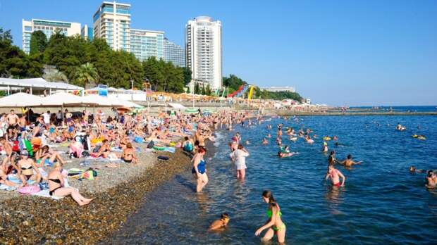 В Сочи официально откроют 170 пляжей со стартом купального сезона
