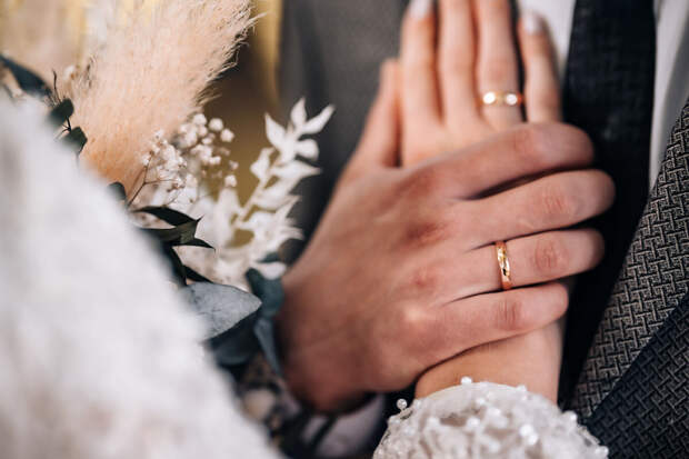 Sunlight: у большинства российских мужчин размер кольца 19 мм