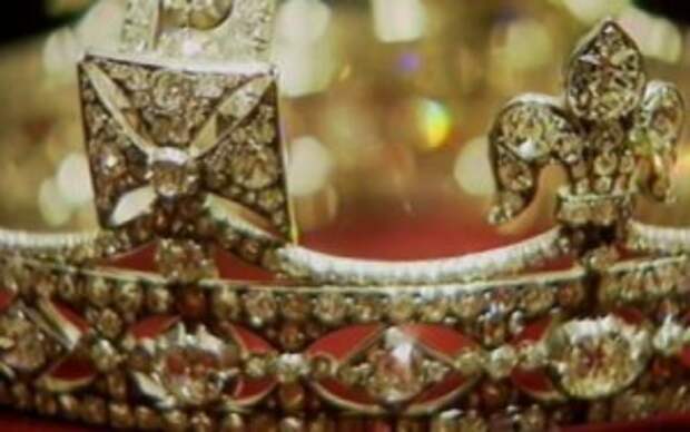 Мелкие бриллианиы,ограненные из осколков алмаза Куллинан в Британской короне