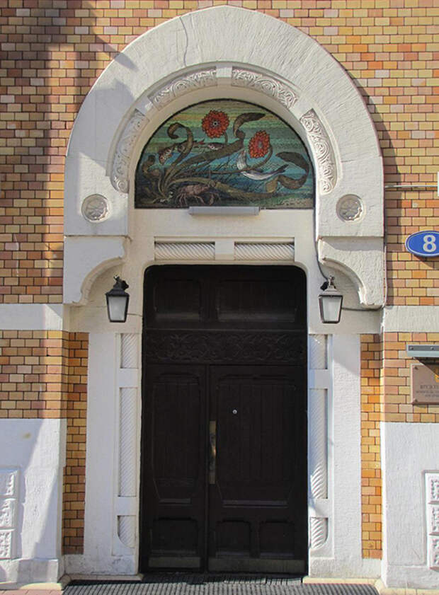Особняк О. А. Листа в Глазовском переулке: главный вход в здание