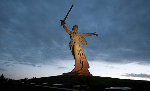 Монумент "Родина-мать зовет!" на Мамаевом кургане. Архивное фото Монумент "Родина-мать зовет!" на Мамаевом кургане. Архивное фото