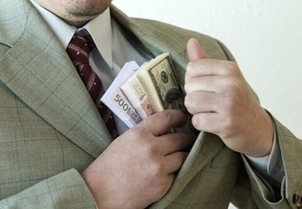 Снегоболотоход на нетрудовые доходы: экс-глава Приморско-Ахтарска Бондаренко, засудивший пенсионерку, и сам оказавшийся под судом, подал встречный иск