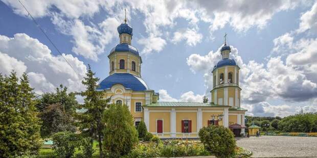 Патриарх призвал воздержаться от посещения церквей и храмов. Фото: mos.ru
