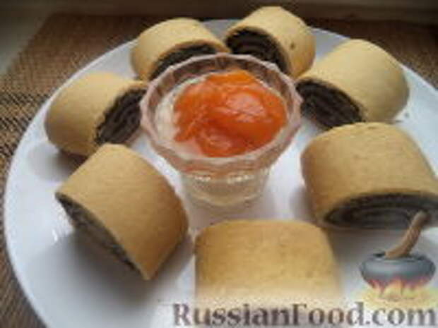 Фото к рецепту: Штрудель с маком и грецкими орехами
