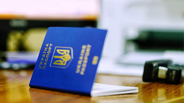 Взаперти. Украинцев с двойным гражданством больше не выпустят из родной страны