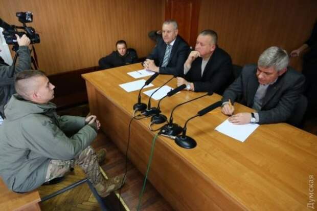 Цэевропа быдлократии: нацистские боевики силой заставили одесских судей написать заявления об отставке  