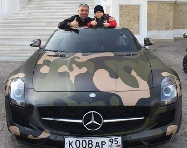 8-летнему сыну Кадырова подарили Mercedes-Benz SLS AMG