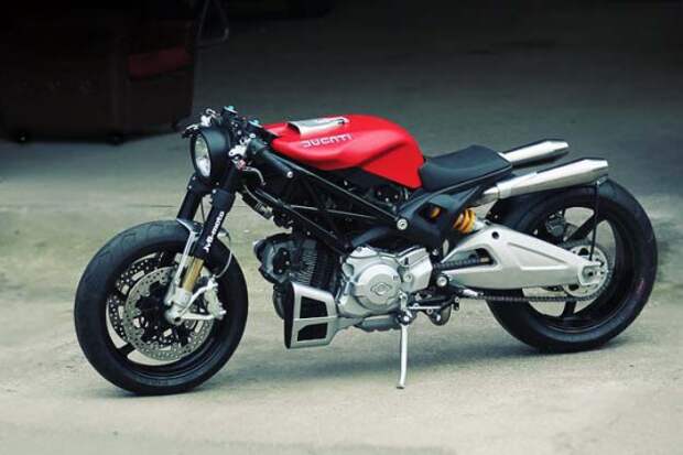 Кастом Ducati Monster 1100 «Flat Red II»