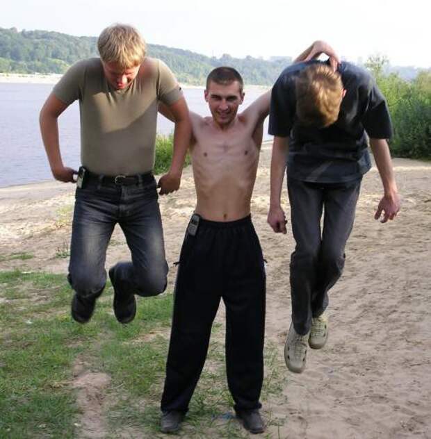На колени, смертные! На колени, смертные! прикол, сила, фотошоп, юмор