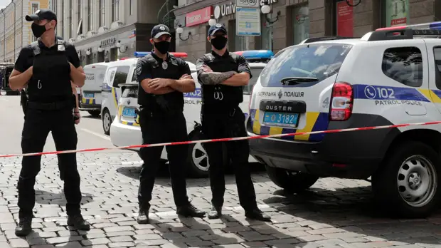 В Киеве неизвестные обстреляли пассажирский автобус