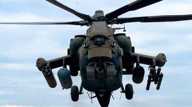 Вертолет Ми-28НМ уничтожил спрятанный в лесах опорник ВСУ. Лучшее видео из зоны СВО