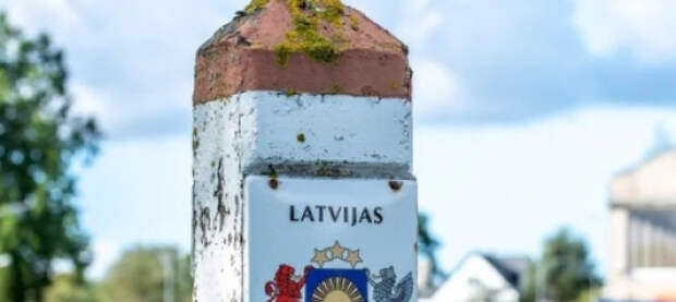 Латвия намерена депортировать почти тысячу граждан России из-за незнания ими латышского языка