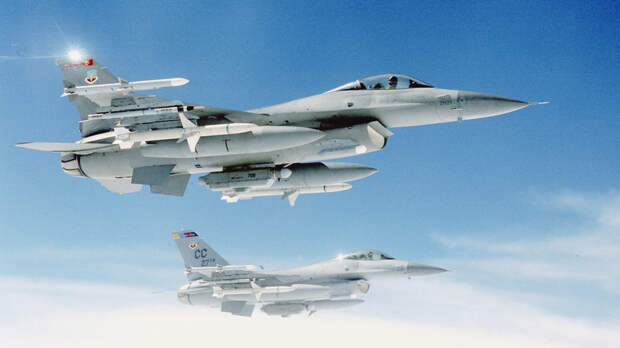 Politico: в США сомневаются в способности ВСУ применять F-16 у границы России
