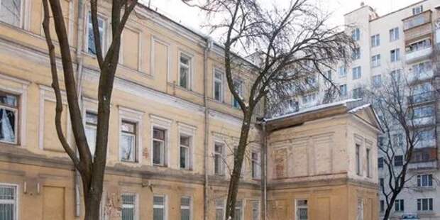 Собянин осмотрел итоги реставрации здания в Хохловском переулке Фото: mos.ru