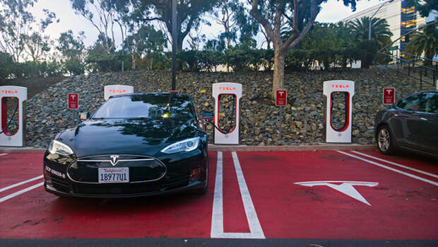 Бесплатные автозаправки Tesla 