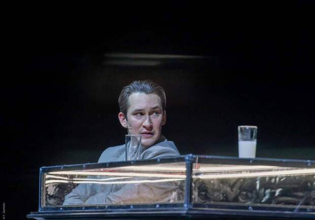 «Сафлык музее»: мәхәббәт (юк анда) һәм 42 көнлек шәһвәт турында озын, бик озын спектакль