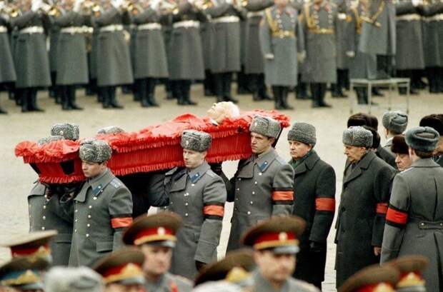 Как хоронили советских вождей
