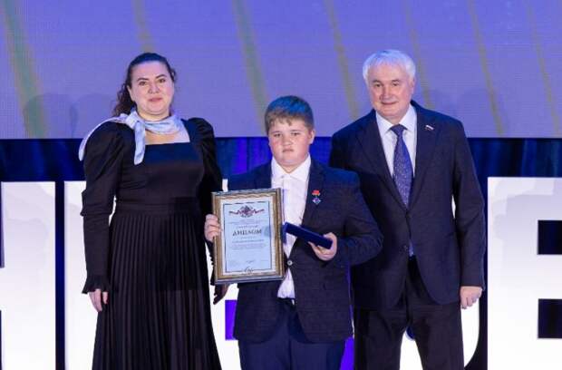 В Москве наградили орловского школьника, который зимой спас жизнь своему другу