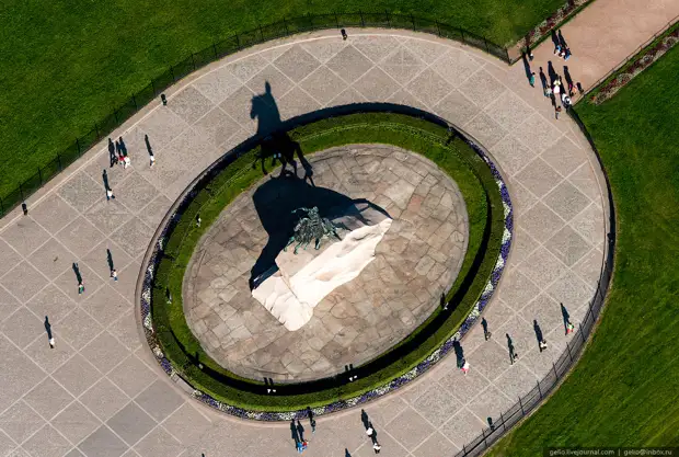 Памятник Петру Первому «Медный всадник», поставленный Екатериной II.