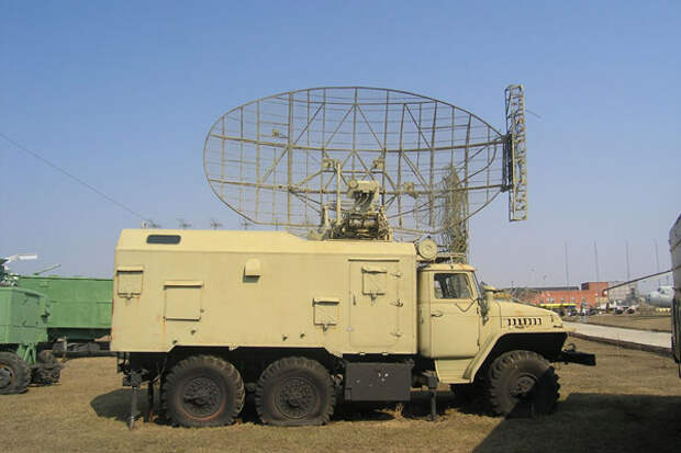 Наземный радиозапросчик НРЗ-4, часть системы "Пароль". Фото: ShinePhantom / wikimedia.org