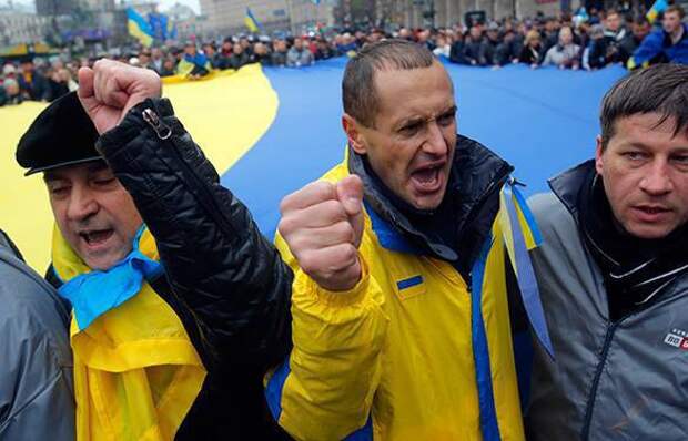 В Киеве зверски избит журналист из Новой Зеландии. украина митинг мужчины
