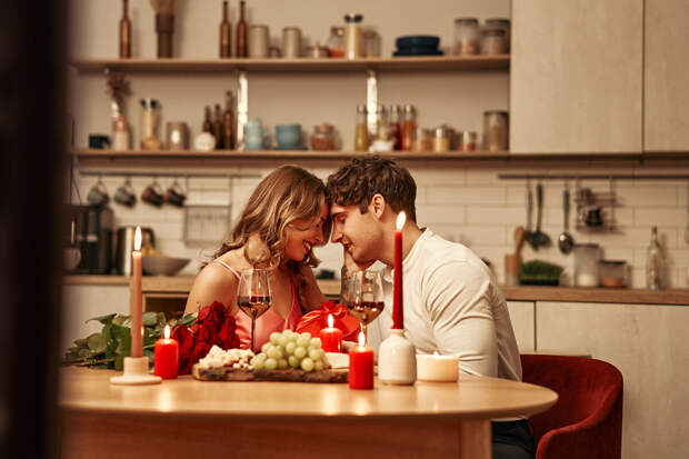 Более трети пар считают совместный ужин лучшим подарком на День святого Валентина