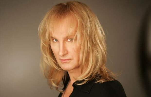 «Мне все равно, если умрете с голоду»: 65-летний кумир миллионов разорвал связь со старшей дочерью, но счастлив во втором браке