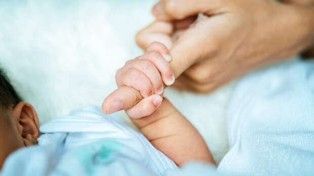 Чем может обернуться кесарево сечение для здоровья ребенка в будущем, раскрыл врач