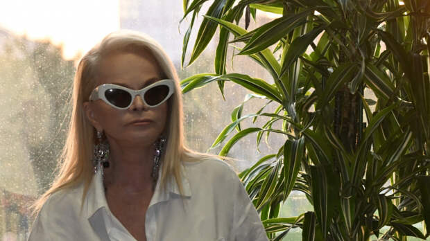 Лариса Долина освободила спорную квартиру в Хамовниках