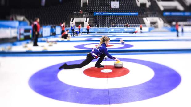 Всемирная федерация кёрлинга допустила юниорские сборные России до соревнований с флагом и гимном