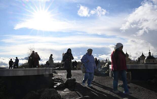 Москвичам предсказали аномальное тепло